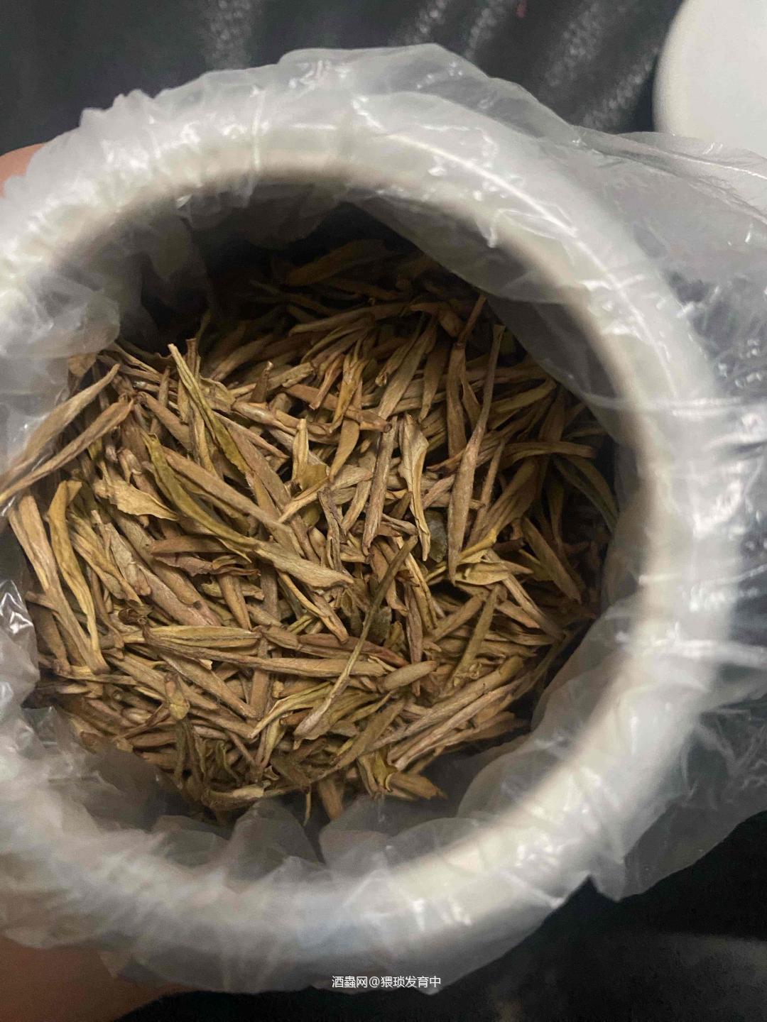 先不说叶子，这瓶子要比叶子贵。