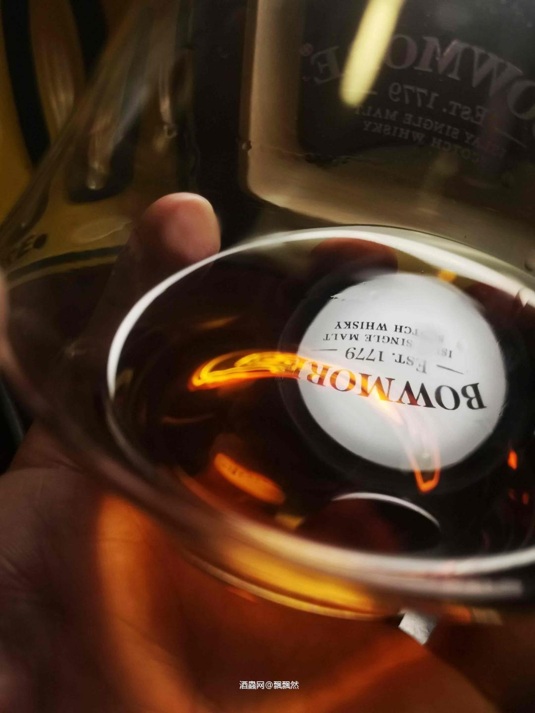 美酒夜光杯，一門心思拍照的攝影師不是好酒客<img src='https://sdata.whiskyworm.com/xcxpics/emoji_14.png' class='emoji' />