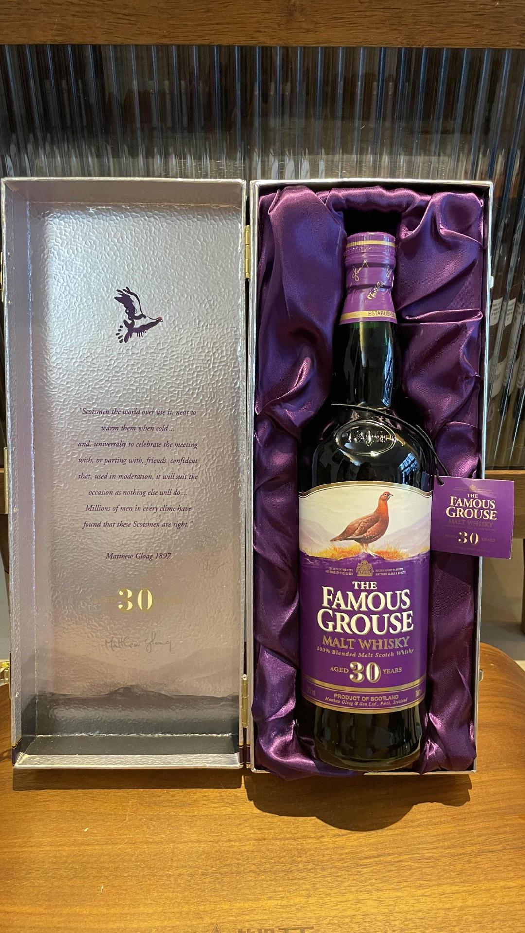 威雀 30年 2005年 受赏版 此款由麦卡伦 高原骑士酒液 调配而成 从蒸馏到现在已有50余年 非常值得收藏与品鉴