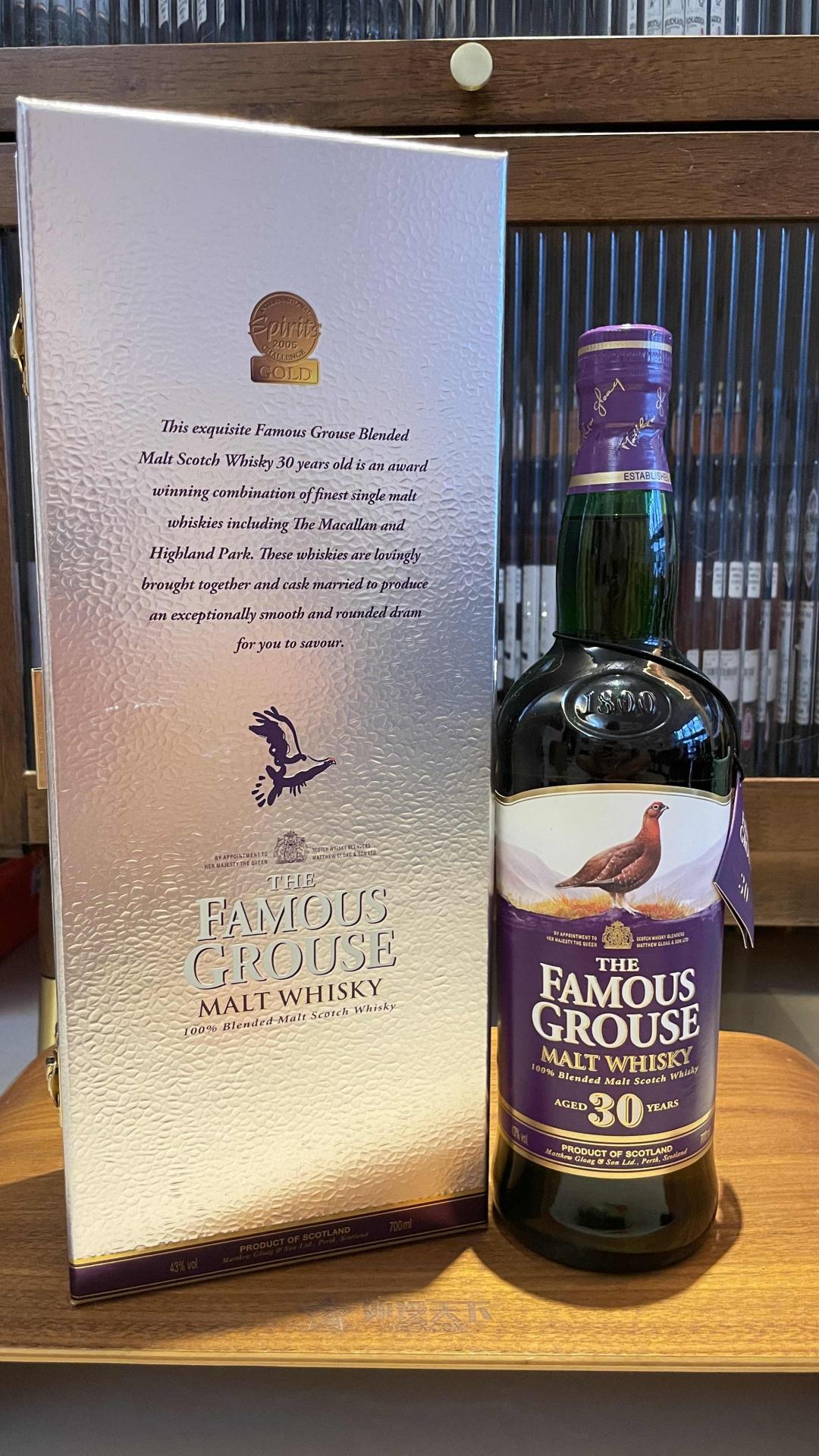 威雀 30年 2005年 受赏版 此款由麦卡伦 高原骑士酒液 调配而成 从蒸馏到现在已有50余年 非常值得收藏与品鉴