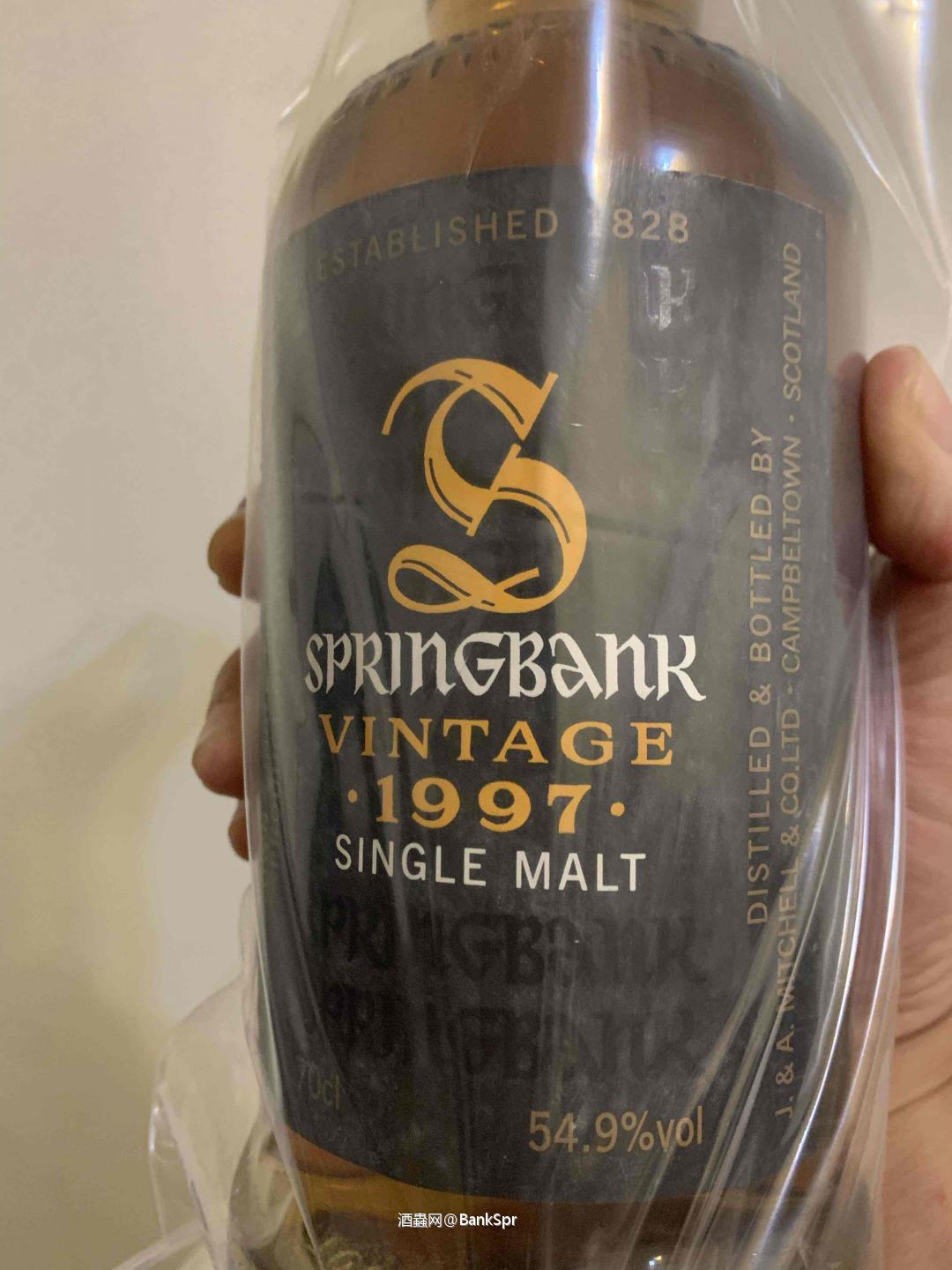 Springbank 1997 Vintage——这到底是经典还是笑话？ 最近翻出几瓶 Springbank Vintage 1997，标示很霸气，54.9% 跟 55.2% 两种版本。 我只能说，这东西完全是 Springbank 的极致操作：