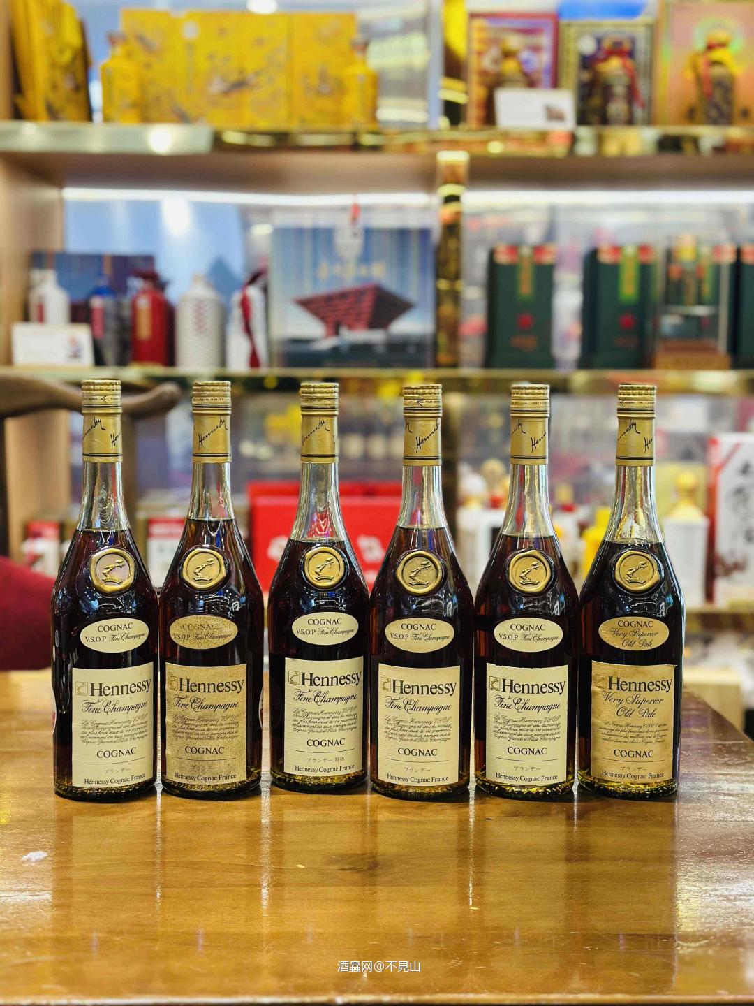 80年代,軒尼詩vsop青直樽700毫升 <img src='https://sdata.whiskyworm.com/xcxpics/emoji_80.png' class='emoji' /><img src='https://sdata.whiskyworm.com/xcxpics/emoji_80.png' class='emoji' /><img src='https://sdata.whiskyworm.com/xcxpics/emoji_80.png' class='emoji' />