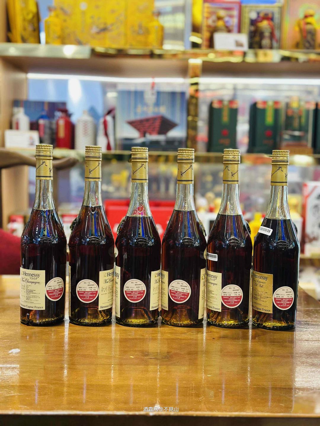 80年代，軒尼詩vsop青直樽700毫升 <img src='https://sdata.whiskyworm.com/xcxpics/emoji_80.png' class='emoji' /><img src='https://sdata.whiskyworm.com/xcxpics/emoji_80.png' class='emoji' /><img src='https://sdata.whiskyworm.com/xcxpics/emoji_80.png' class='emoji' />