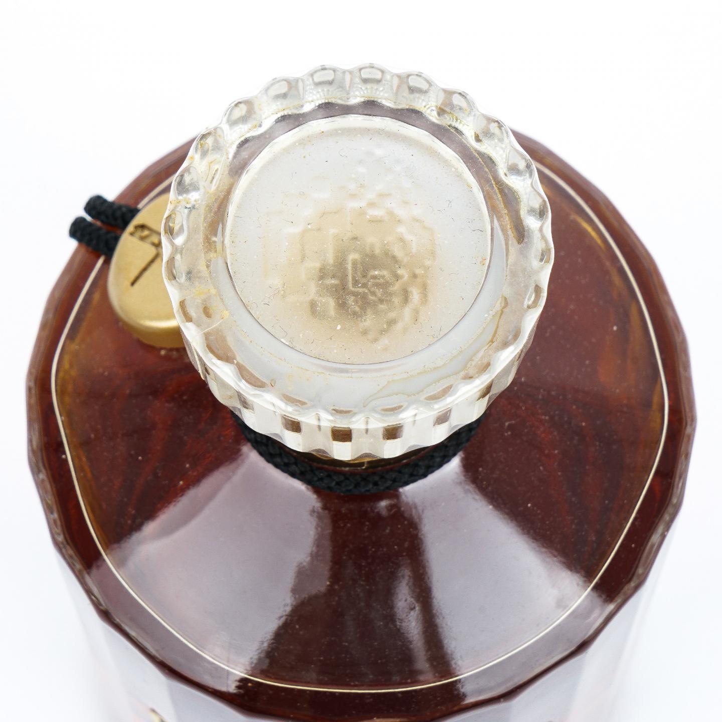 响 金花标 金挂件 700ML