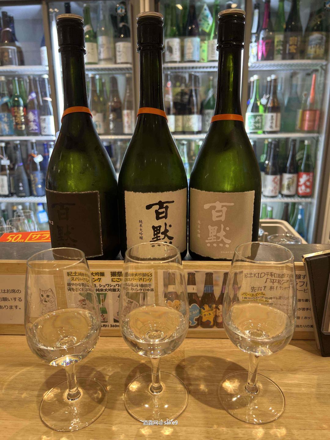 默默地……喝着