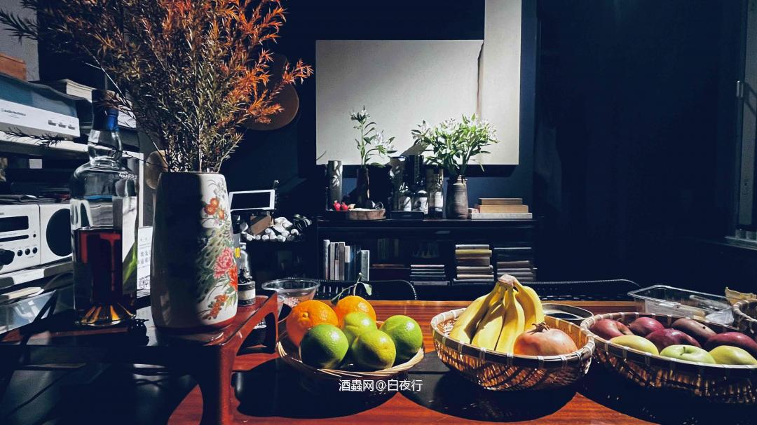 在小小的房间里面喝呀喝呀喝