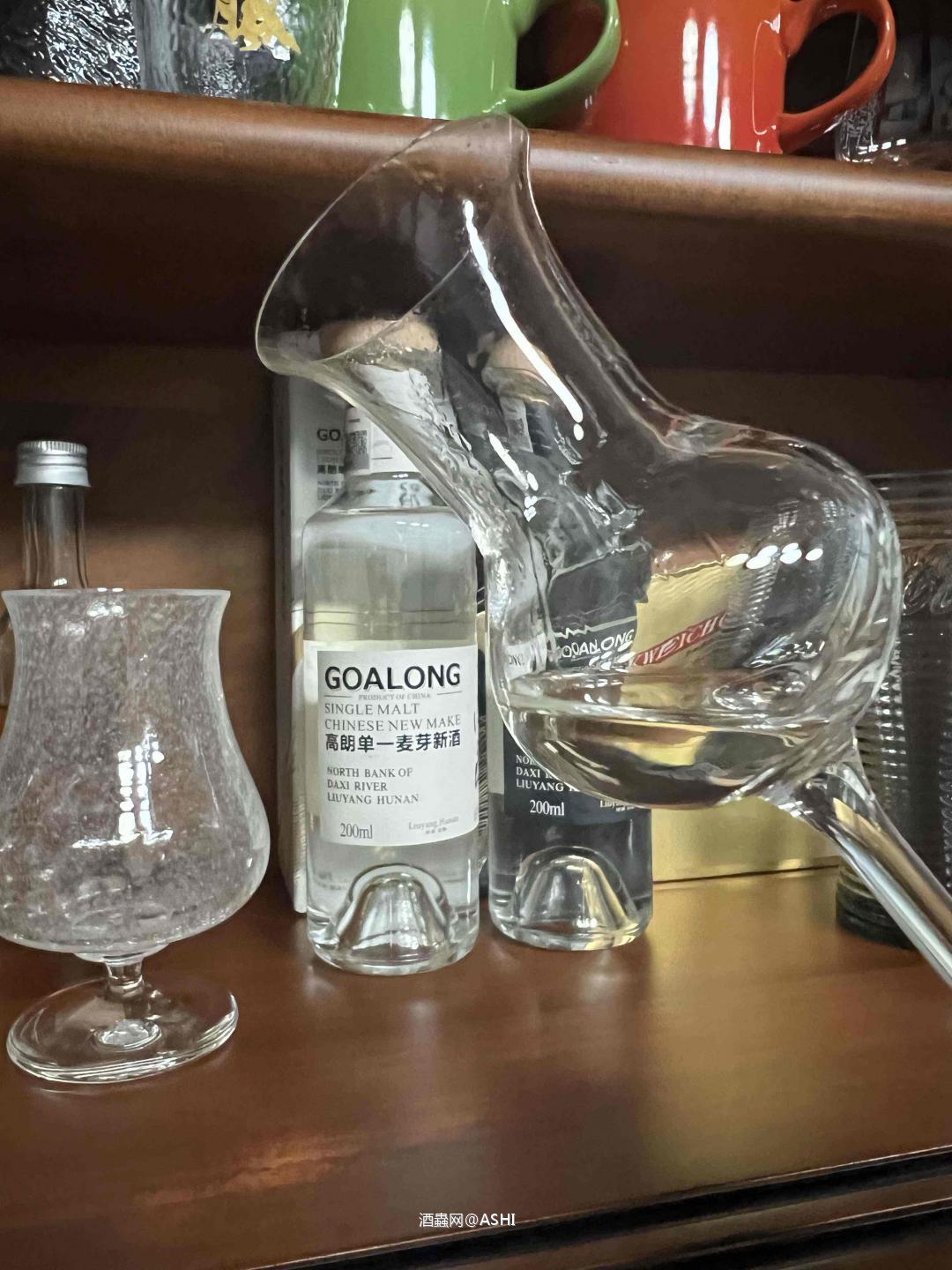 新酒喝了一下，有点意思。