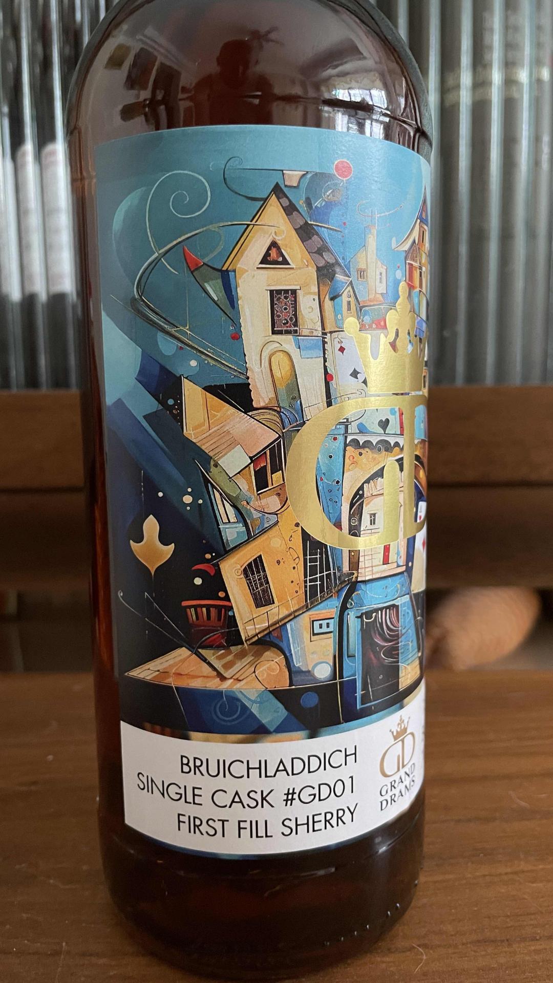 布赫拉迪 15年 初填雪莉桶 GD装瓶 限量280瓶 扑克牌艺术标 给黝黑的酒色 增添一些艺术气息 非常稀少 值得收藏与品鉴