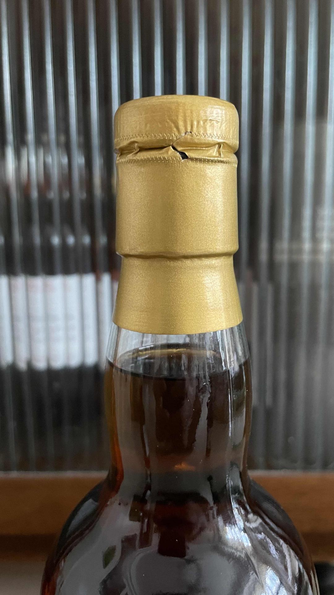 布赫拉迪 15年 初填雪莉桶 GD装瓶 限量280瓶 扑克牌艺术标 给黝黑的酒色 增添一些艺术气息 非常稀少 值得收藏与品鉴