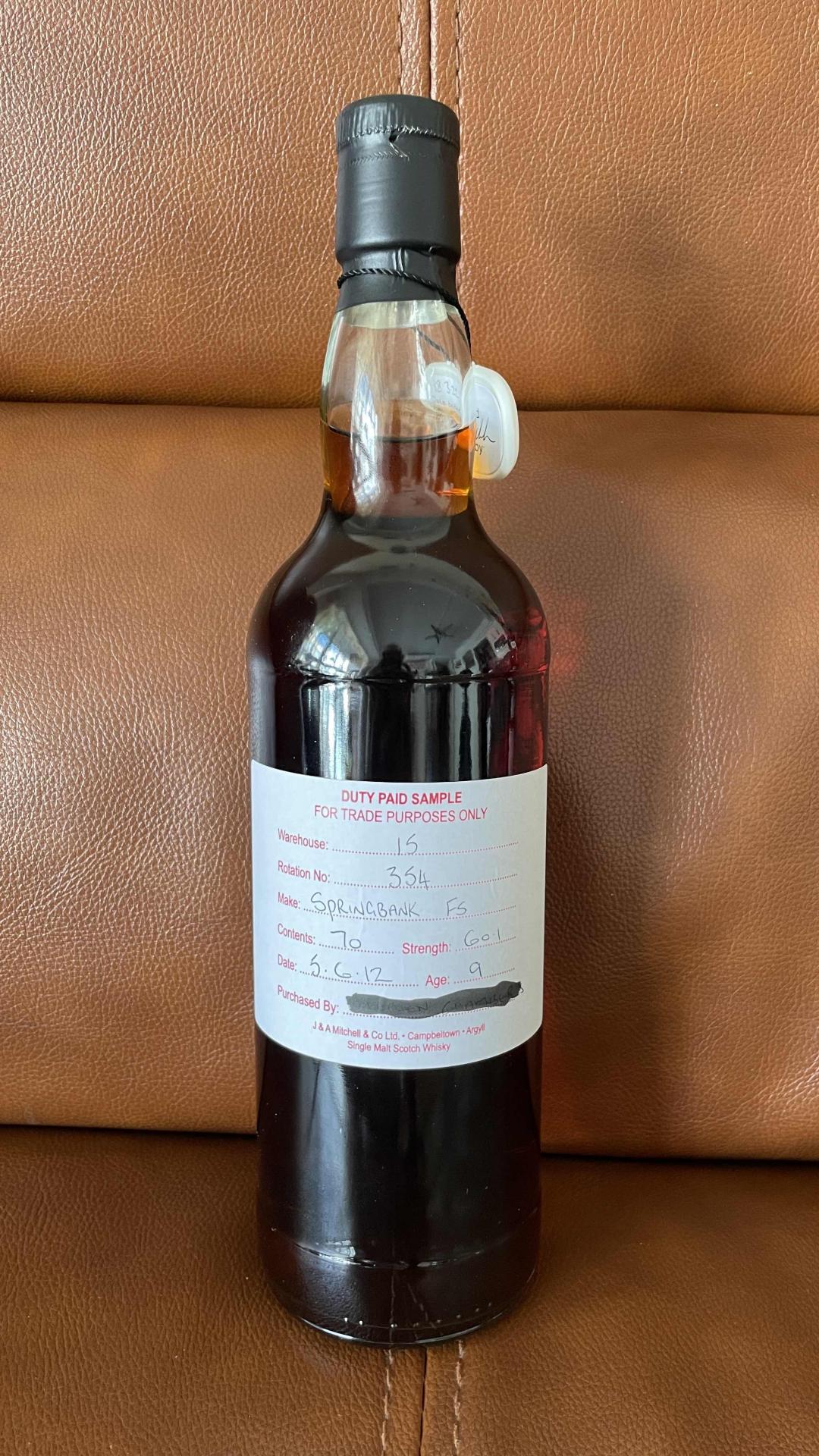 云顶 9年 手工瓶 60.1度数 非常炸裂 酒色黝黑 值得收藏与品鉴