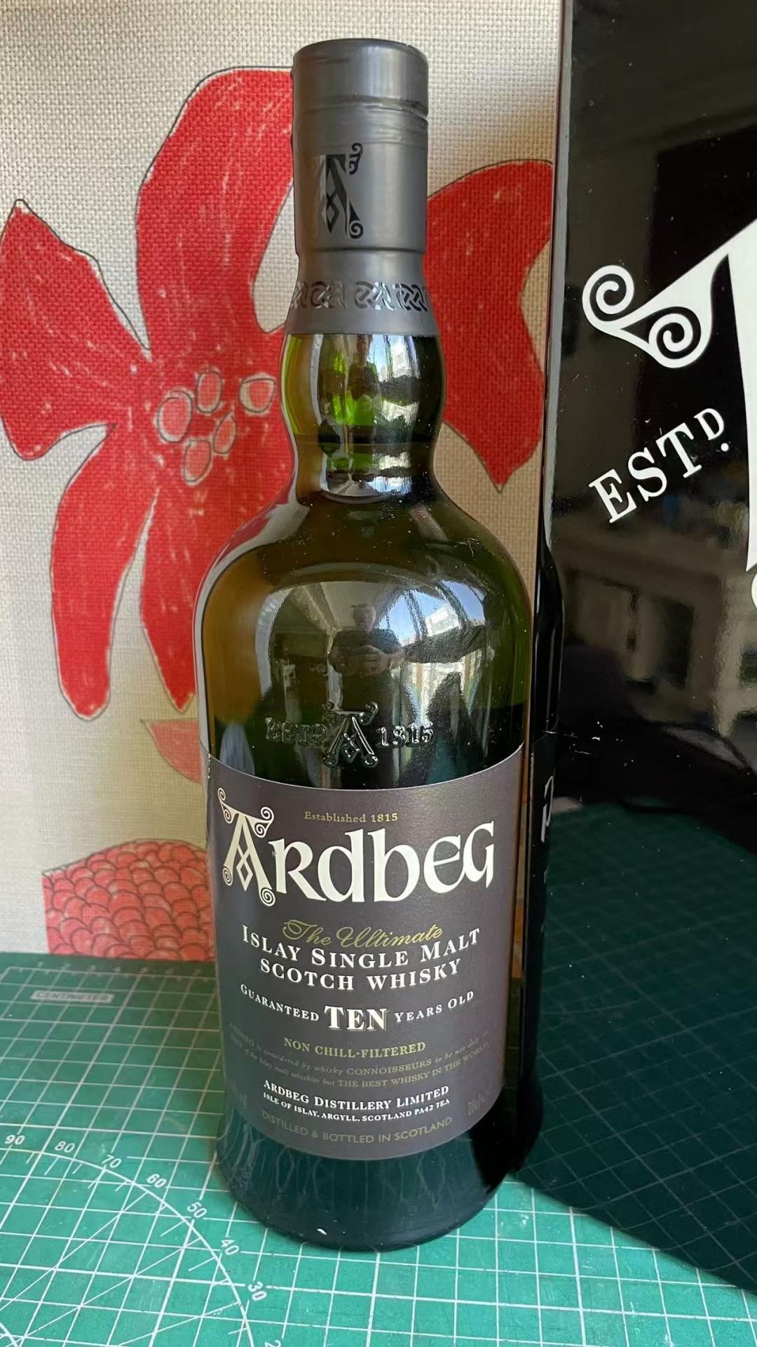 阿贝 10年 2009年装瓶 法国限定 钢琴漆木制礼盒 46度 早年经典版本 2010后的都是43度 非常稀少 值得收藏与品鉴