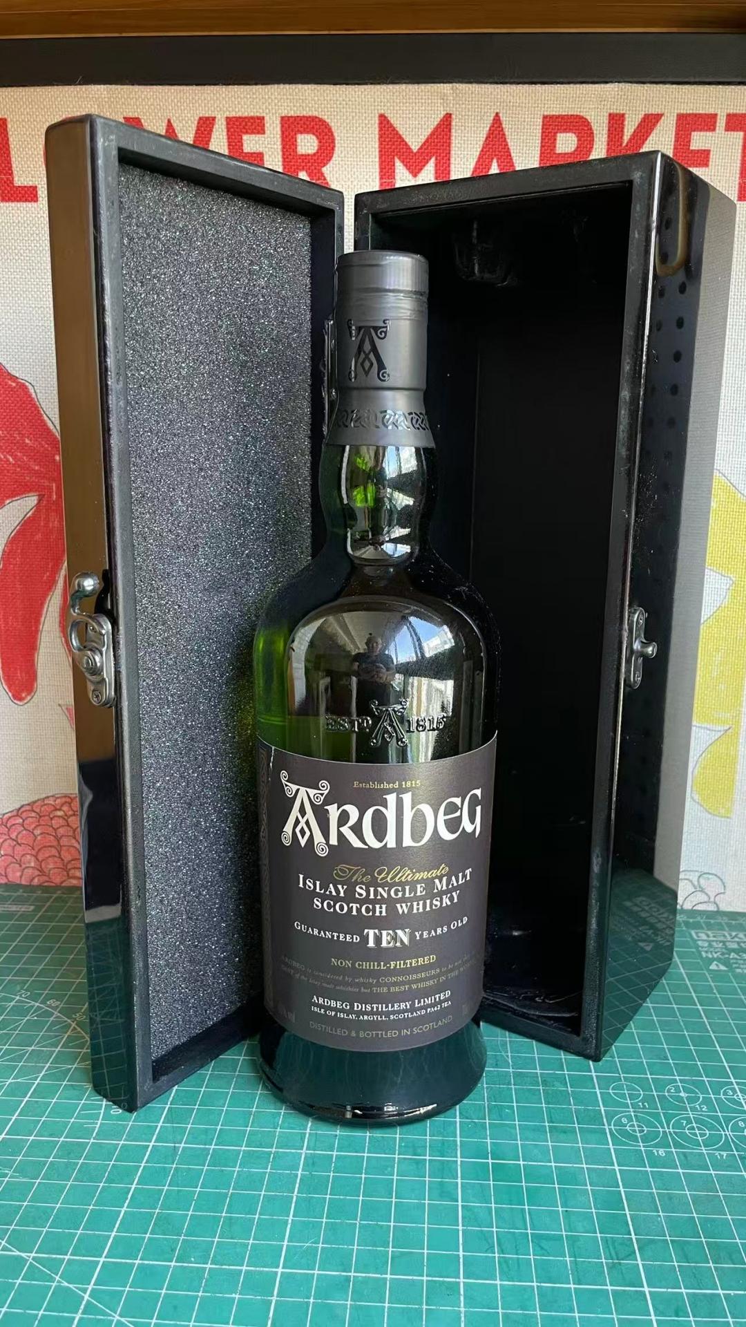 阿贝 10年 2009年装瓶 法国限定 钢琴漆木制礼盒 46度 早年经典版本 2010后的都是43度 非常稀少 值得收藏与品鉴