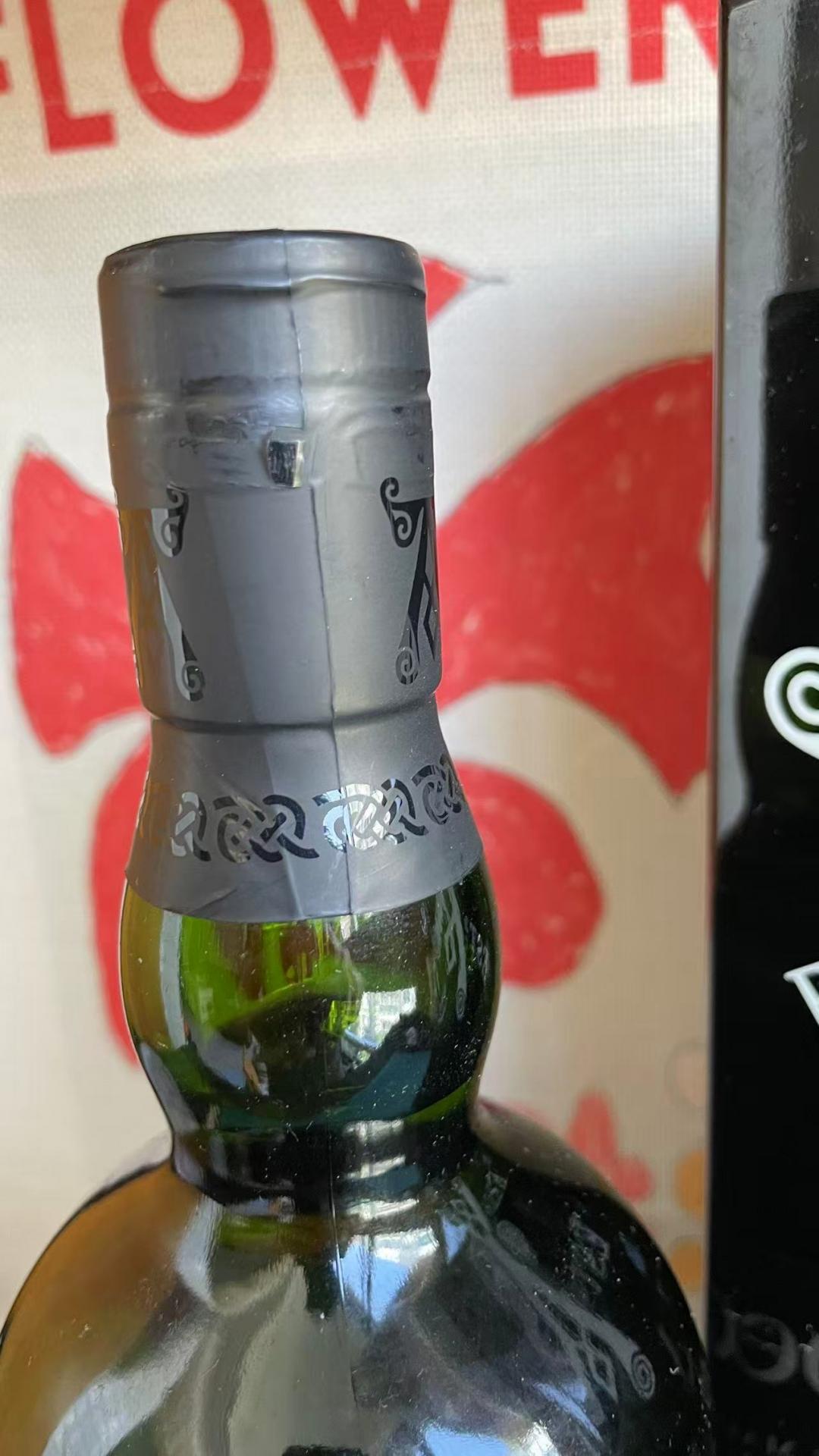 阿贝 10年 2009年装瓶 法国限定 钢琴漆木制礼盒 46度 早年经典版本 2010后的都是43度 非常稀少 值得收藏与品鉴