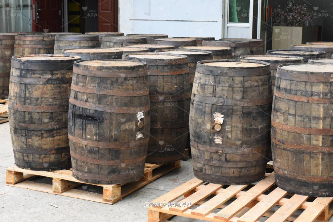 老旧橡木桶