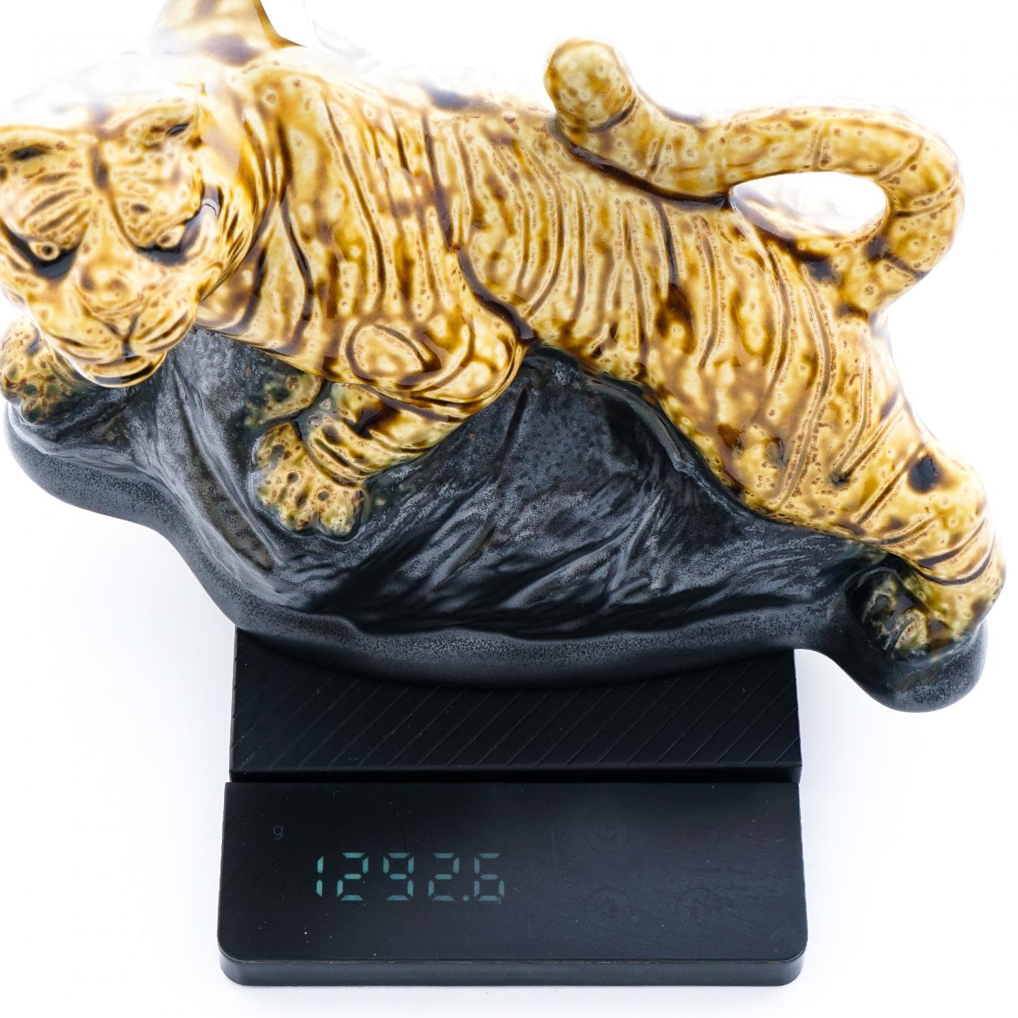 长滨蒸馏所 2017-2021 生肖虎陶瓷瓶 500ml