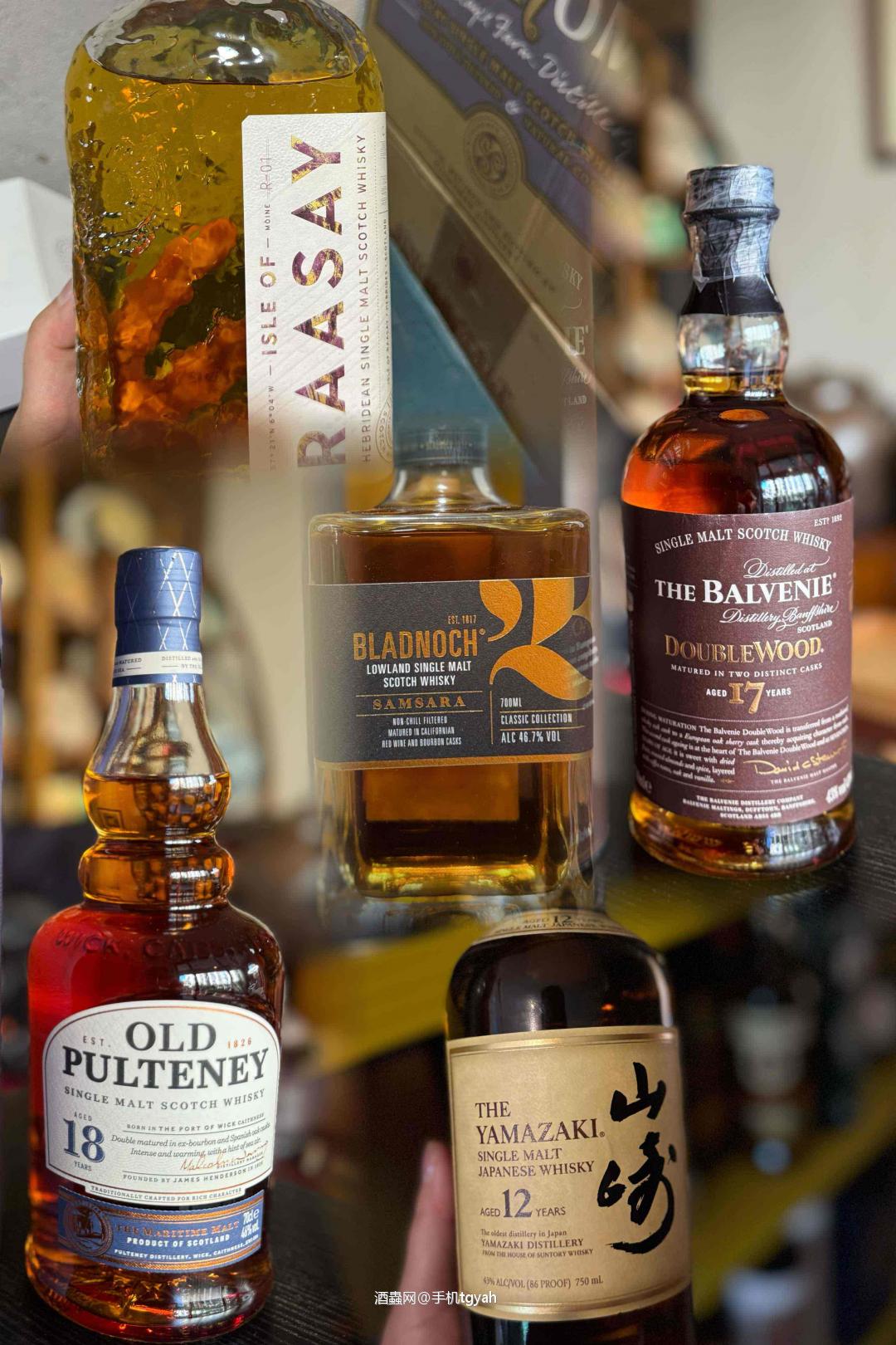 ‌寒月斟满琥珀光，酒敬山河壮阔，茶赠人间清欢！