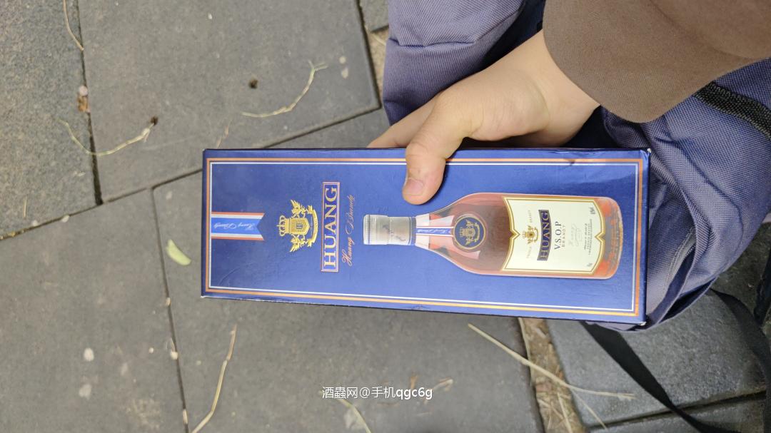 帮忙看一看，是什么酒