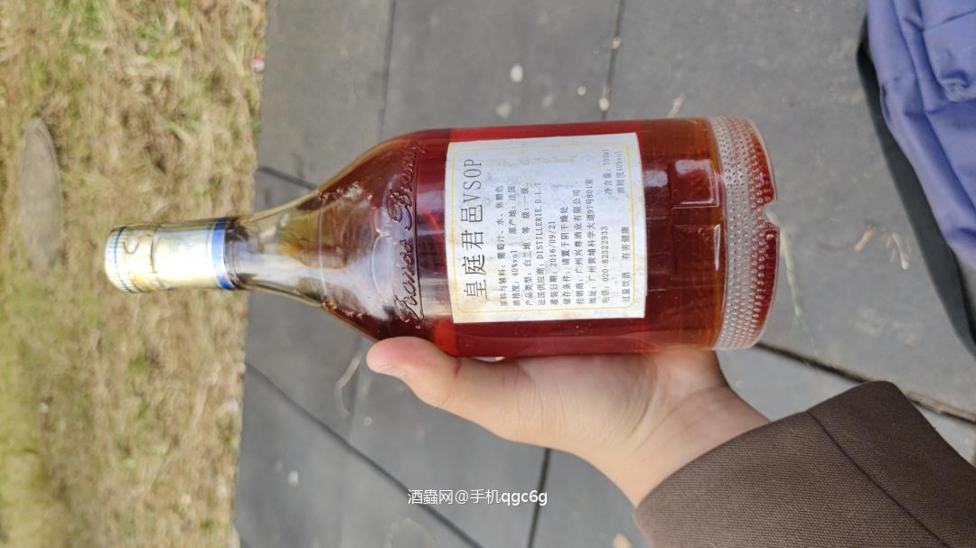 帮忙看一看，是什么酒