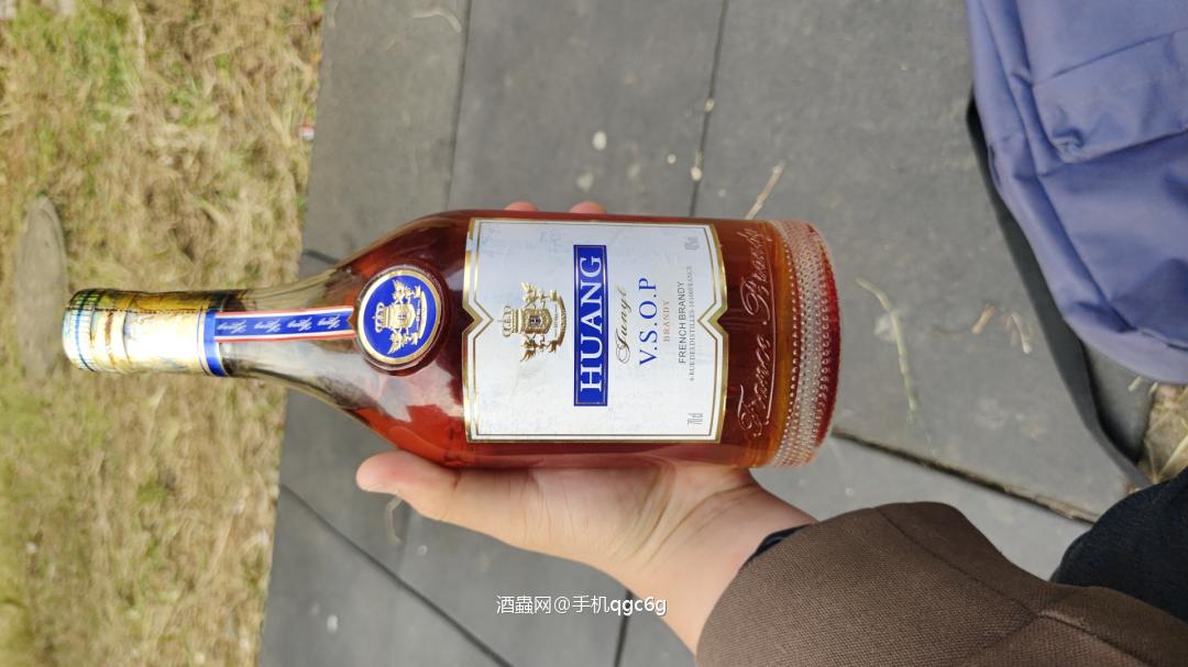 帮忙看一看，是什么酒