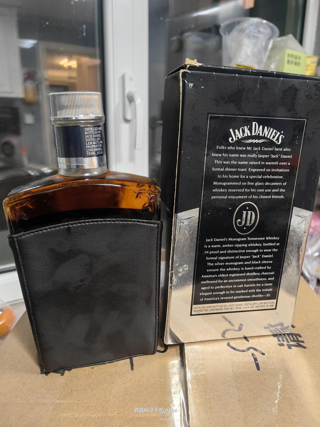 穿皮夹克的杰克丹尼