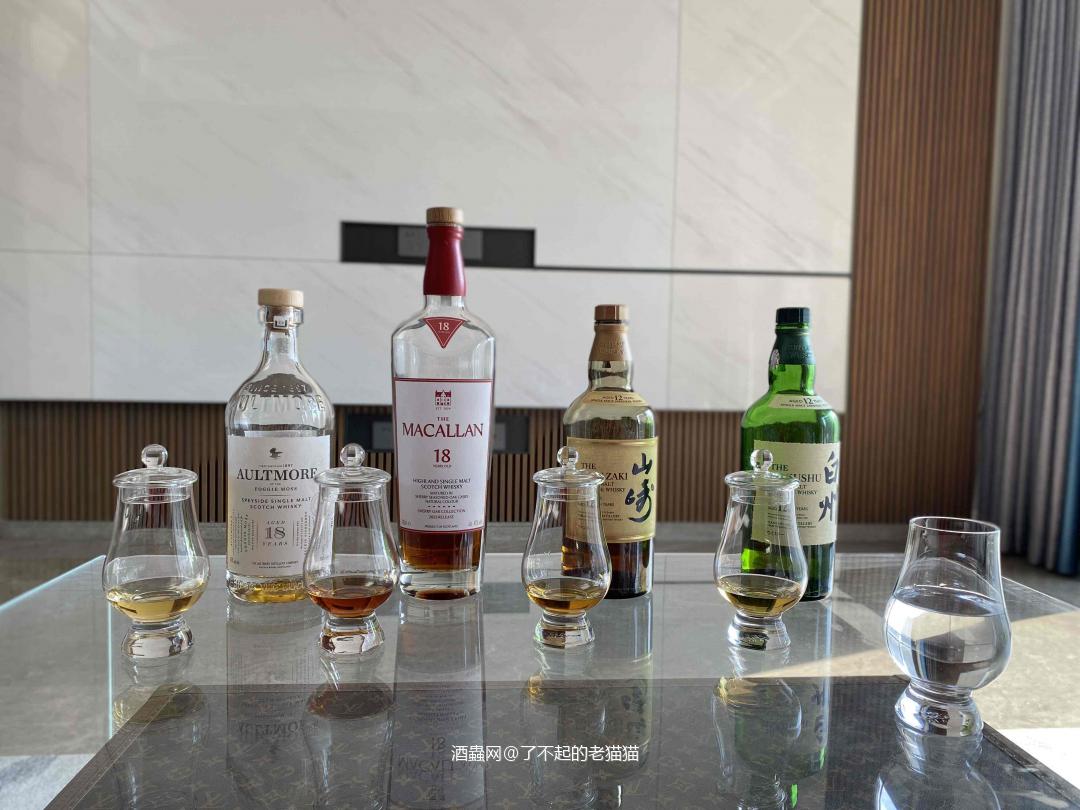 这次回归威士忌,基本喝的都喜欢。甚至一些当年不太满意的比如山崎12年,麦卡伦18年雪莉单桶都觉得变好喝了,唯独这支欧摩18年表现让人十分失望,稳居最差的榜首。