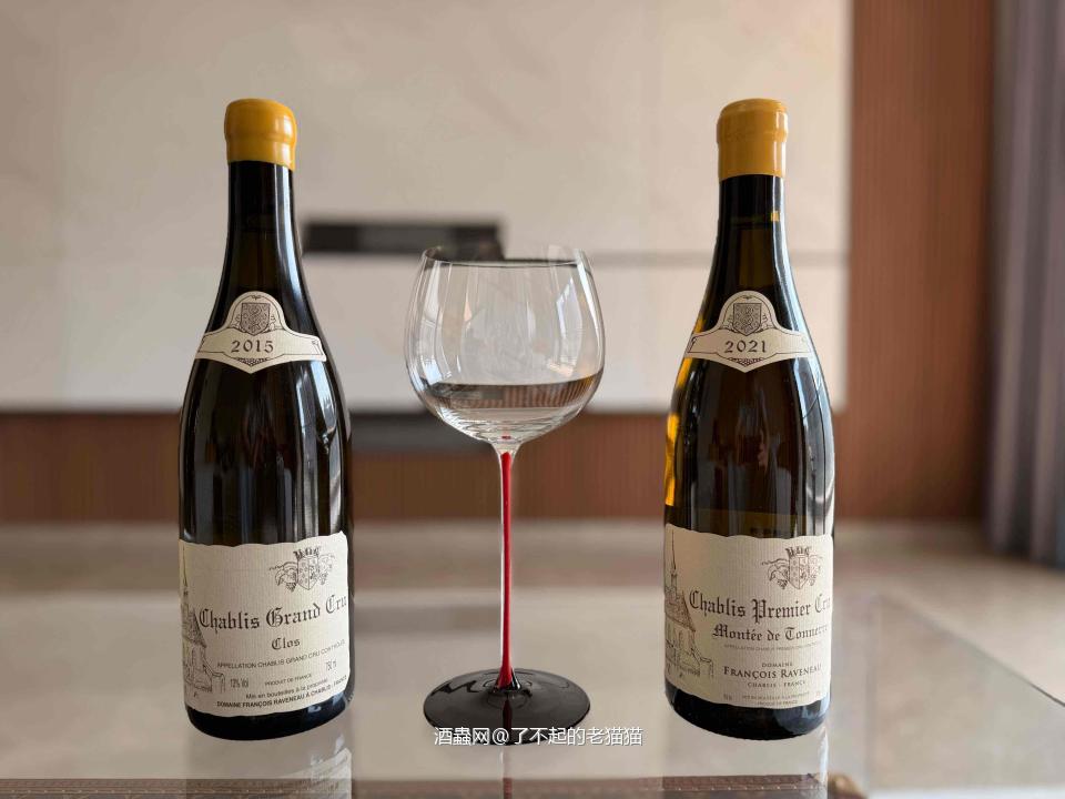 至于Le Clos，有机会喝Clos谁还喝MdT呀，还是夏布利老二的Clos，不过20年虽好但现在还没到适饮期，起码再放个3-5年才刚适饮。Raveneau的Clos就更费电了，我觉得当作名庄的大蒙哈榭去陈年都完全不夸张。
