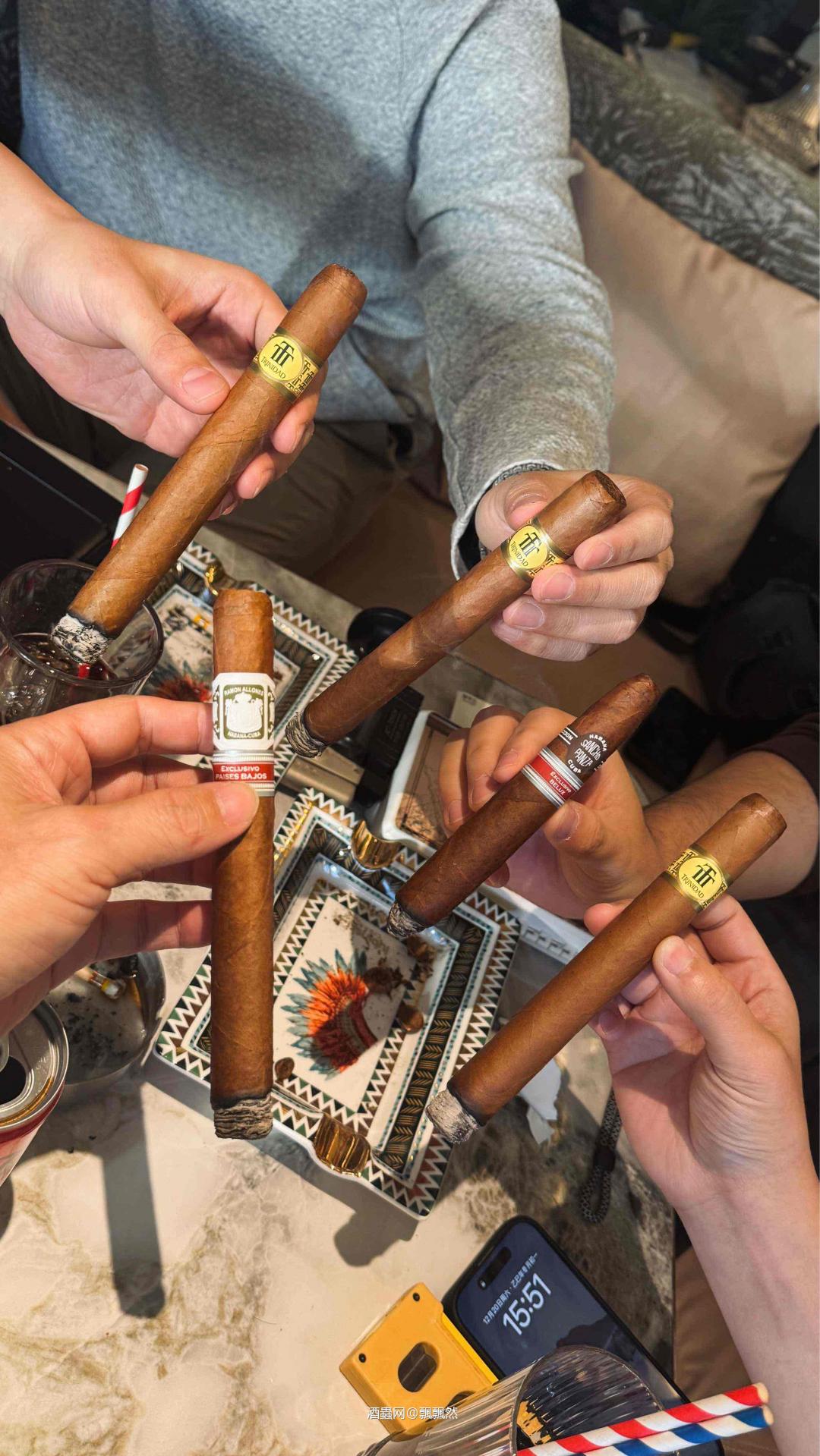 有茄有酒、三五好友，開心的週末