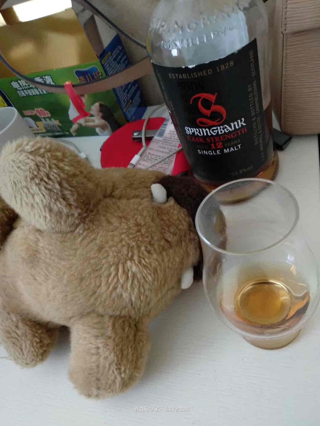 朋友家毛茸茸的小伙伴完全受不了云顶12年桶强，被灌倒了 云顶…