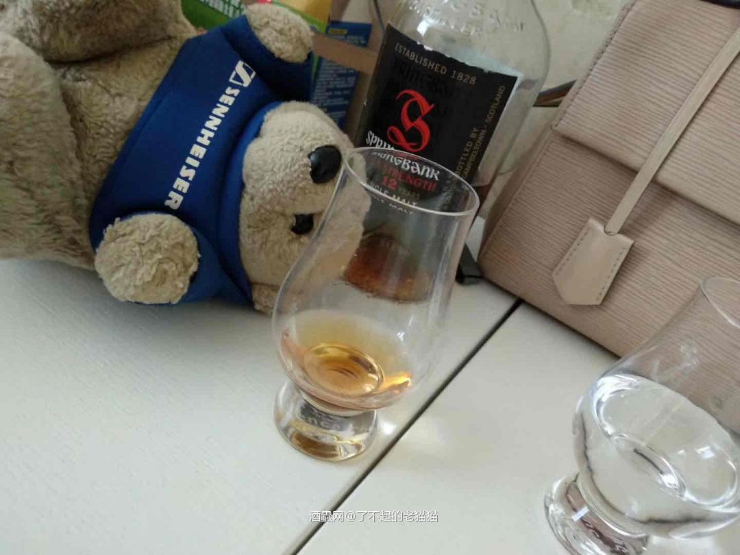 朋友家毛茸茸的小伙伴完全受不了云顶12年桶强，被灌倒了 云顶…