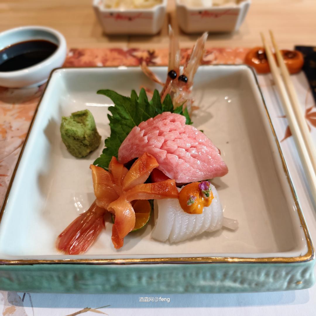 独行独坐，独唱独酌还独卧。