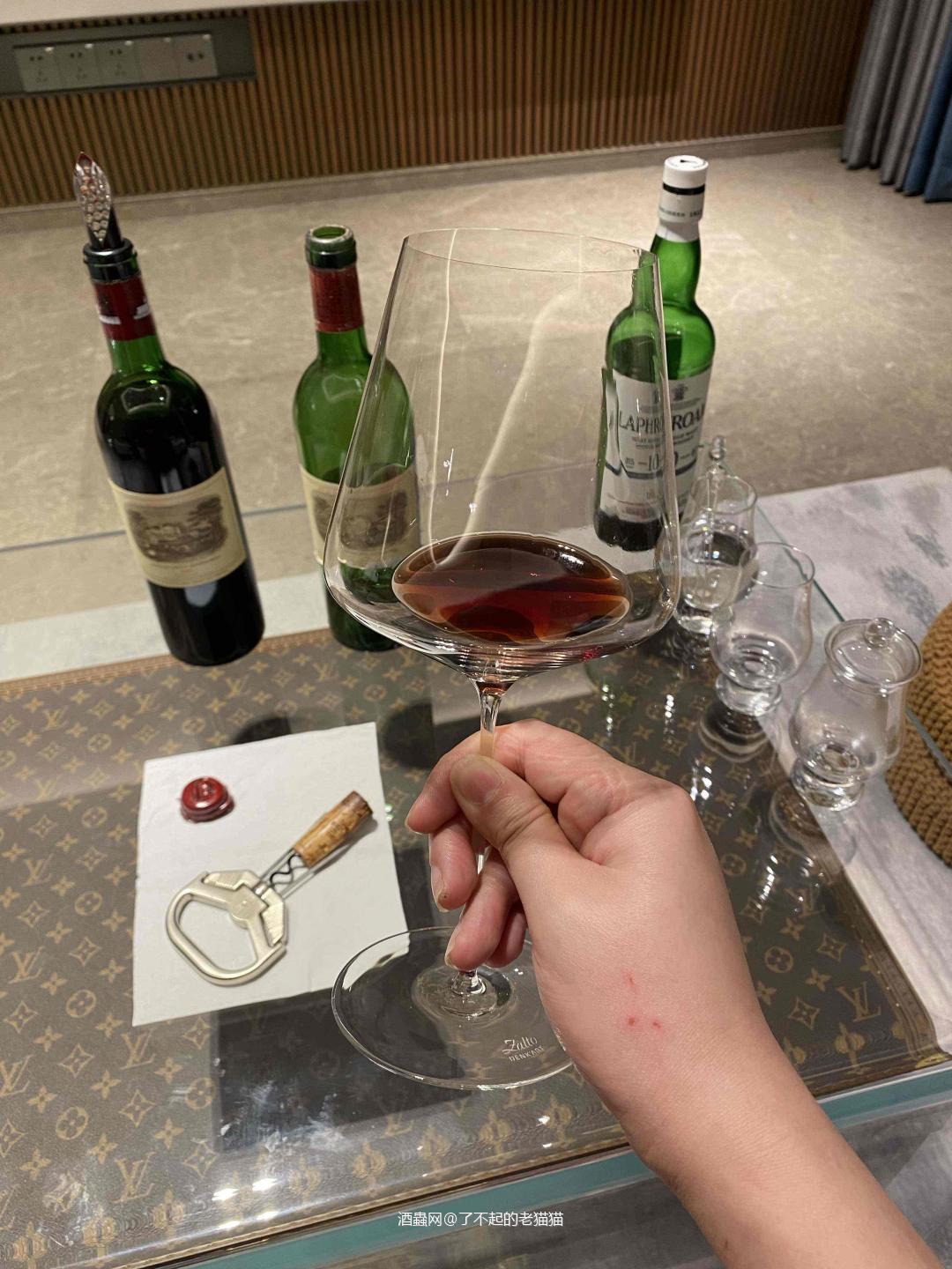 2025最后一天开了拉菲1982年最后一支存货，还是弥足珍贵…