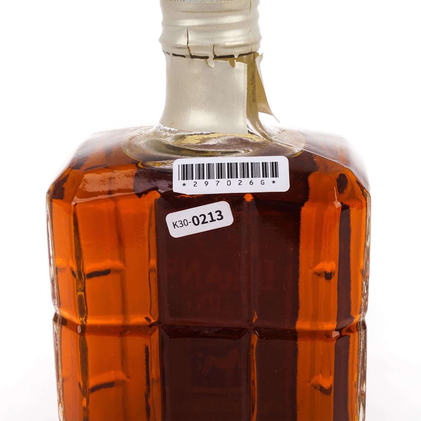 White Horse 白马 Logan's De Luxe