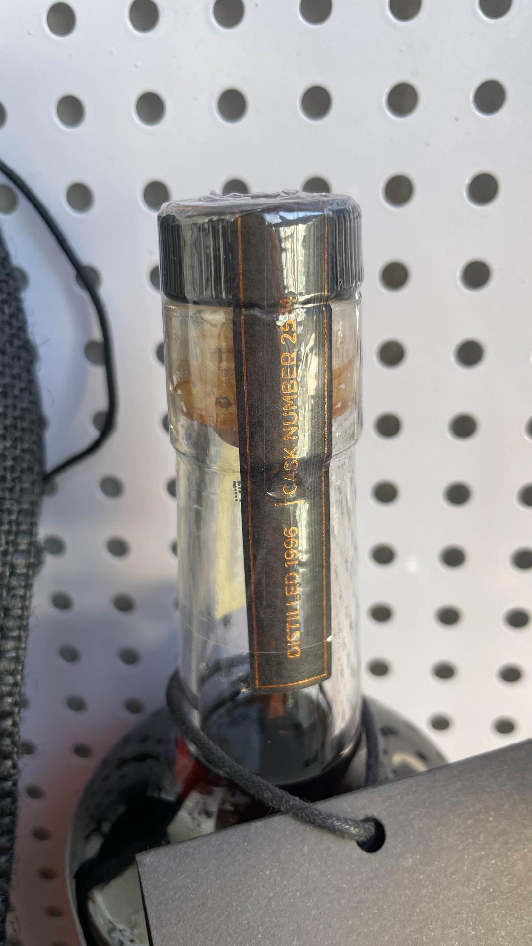 波摩 20年oloroso雪莉桶 手工装瓶 酒厂限定 wb权威酒评网 106人投票 评出高分90.64分 欧洲价格都过8千 现货好价