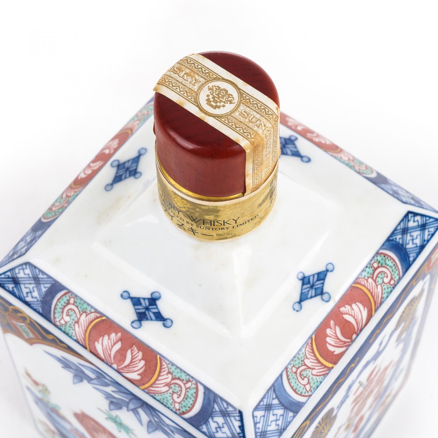 三得利 染锦松竹梅寅文角型瓶 金花标 有田烧 600ml