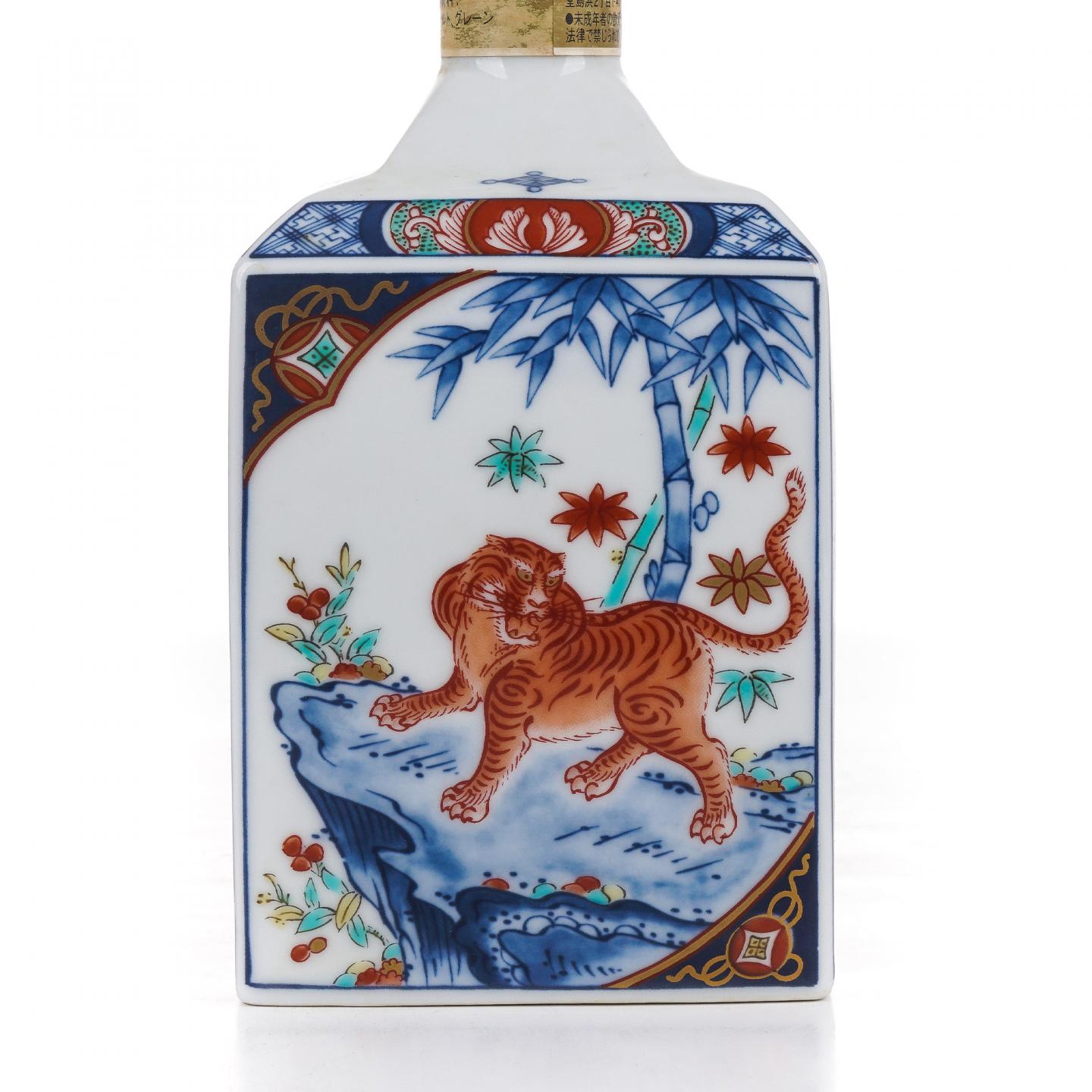 三得利 染锦松竹梅寅文角型瓶 金花标 有田烧 600ml