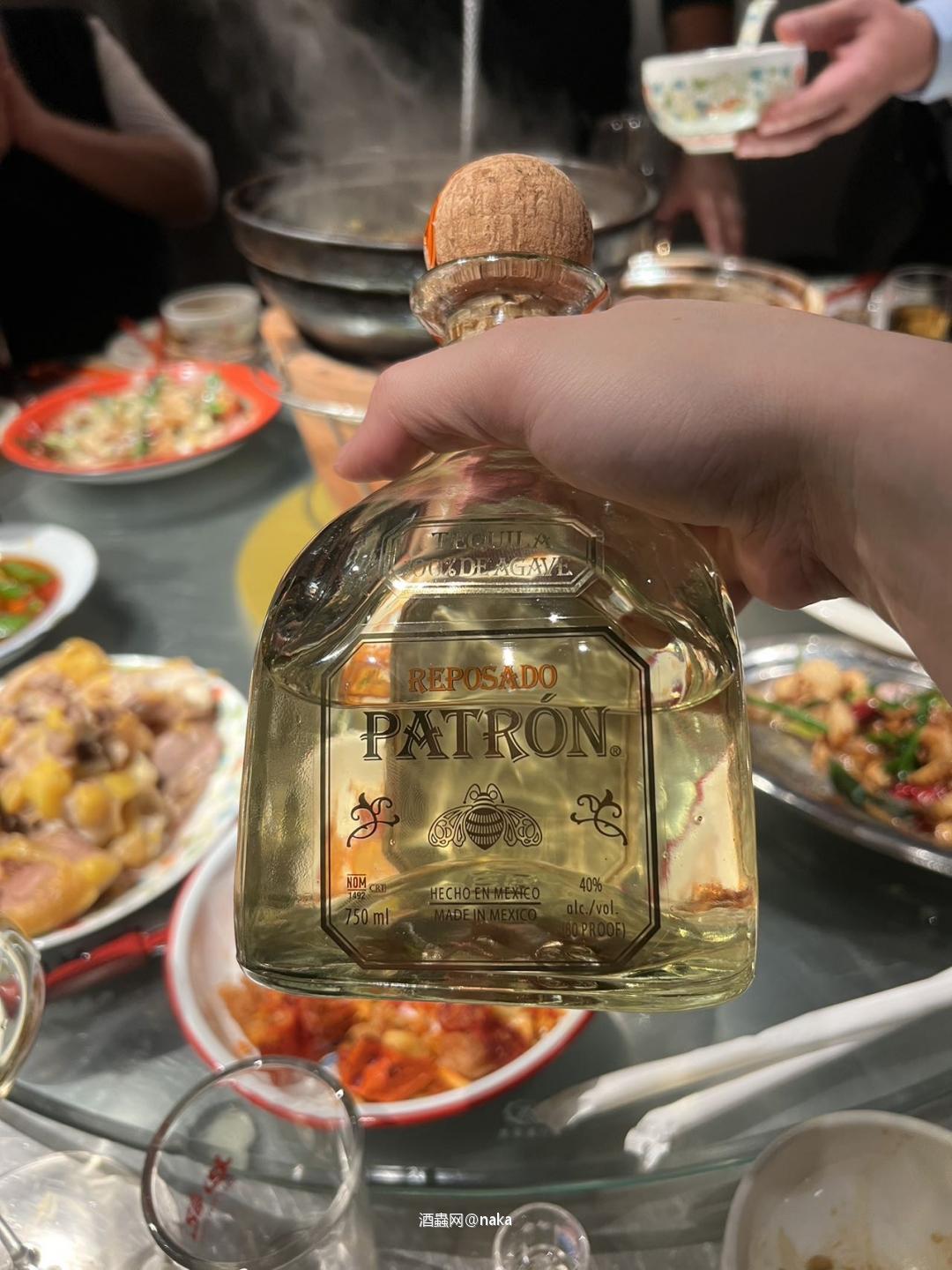 墨西哥产的蜜蜂龙舌兰配宵夜