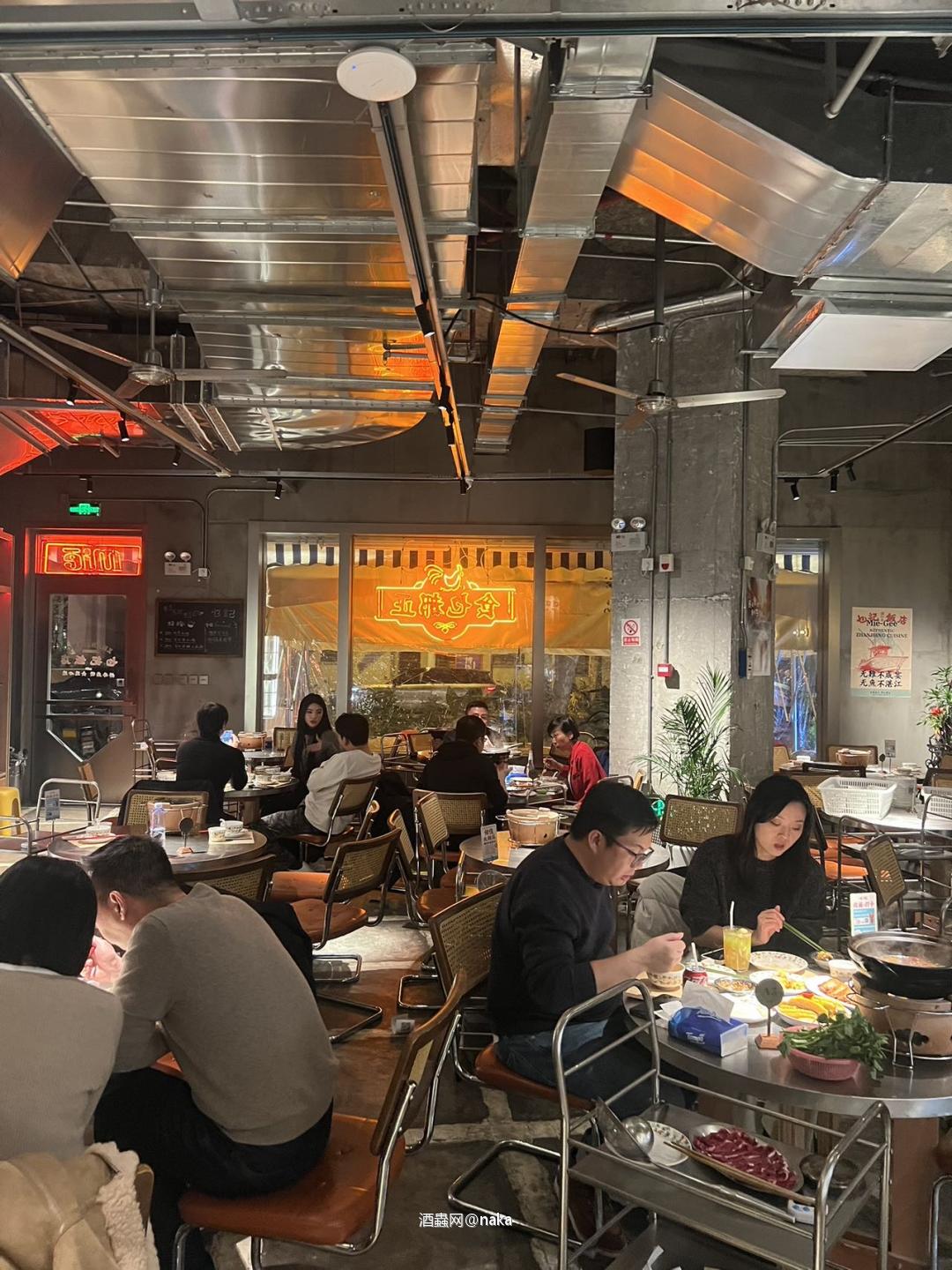 墨西哥产的蜜蜂龙舌兰配宵夜