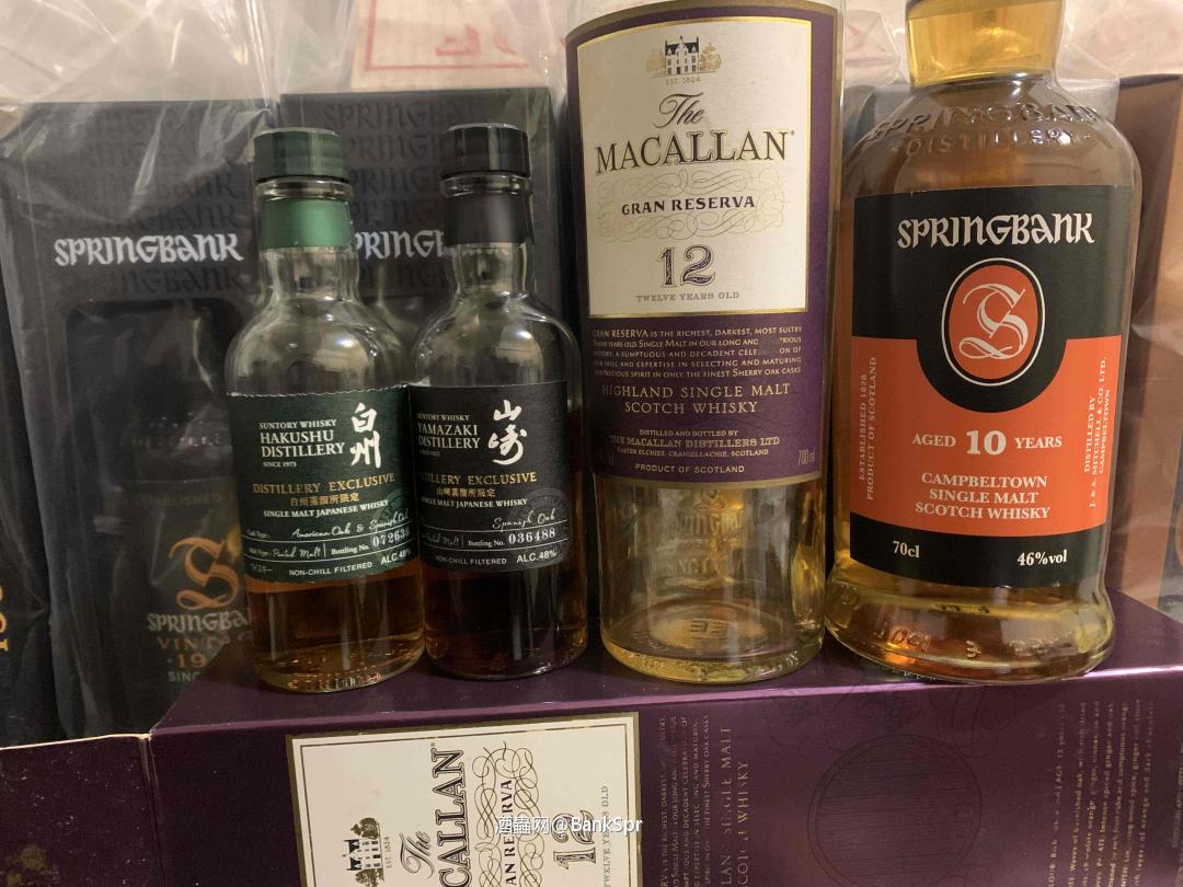 老乡我跟你讲噢，这三支酒放一起，不是比价钱，是比气场额。