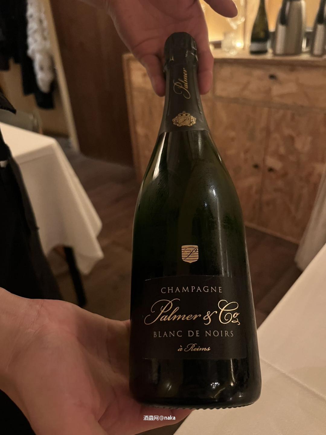 在酒虫网买的香槟 黑中白 非常好喝
