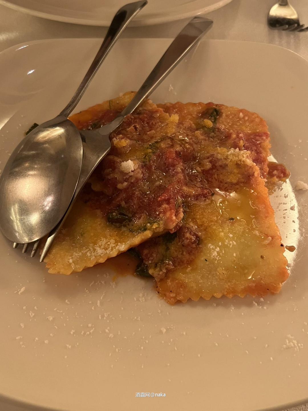 在酒虫网买的香槟 黑中白 非常好喝