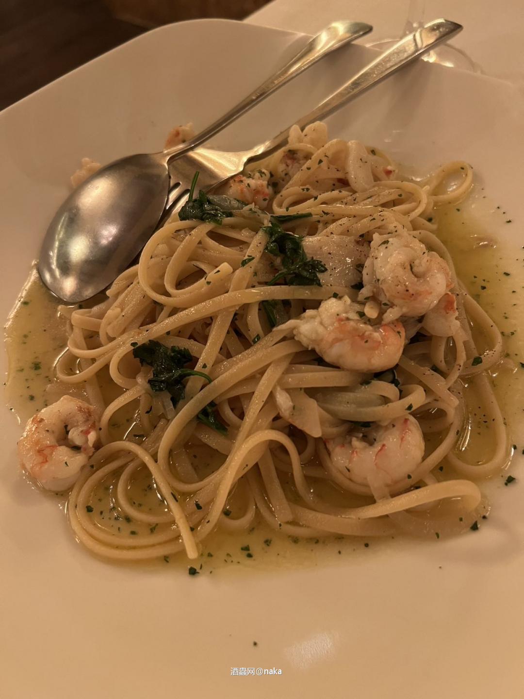 在酒虫网买的香槟 黑中白 非常好喝