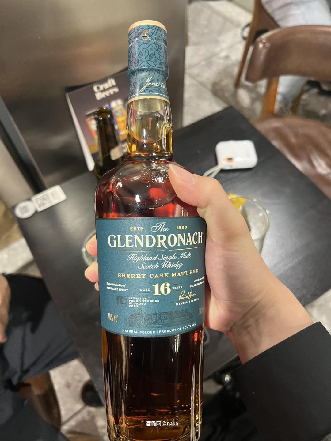 在英国机场直接开喝