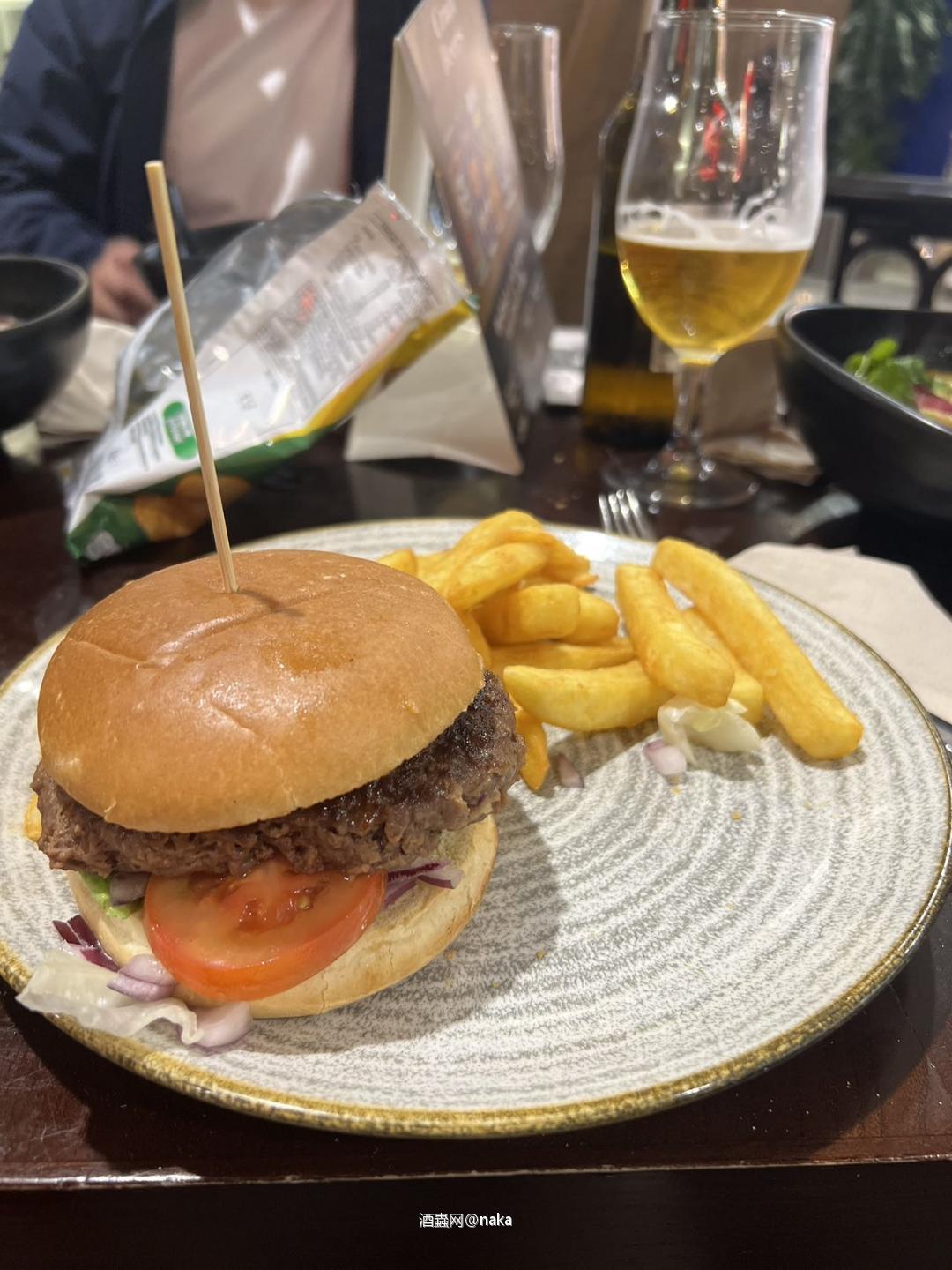 在英国机场直接开喝