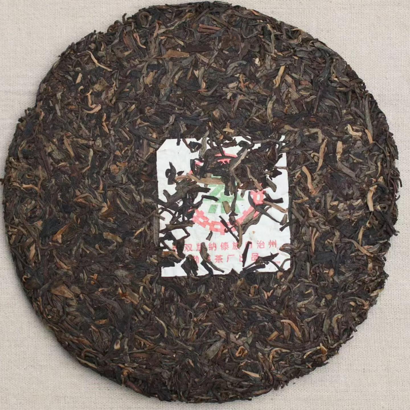 1999年 黑票厚纸易武绿大树 一饼*357克