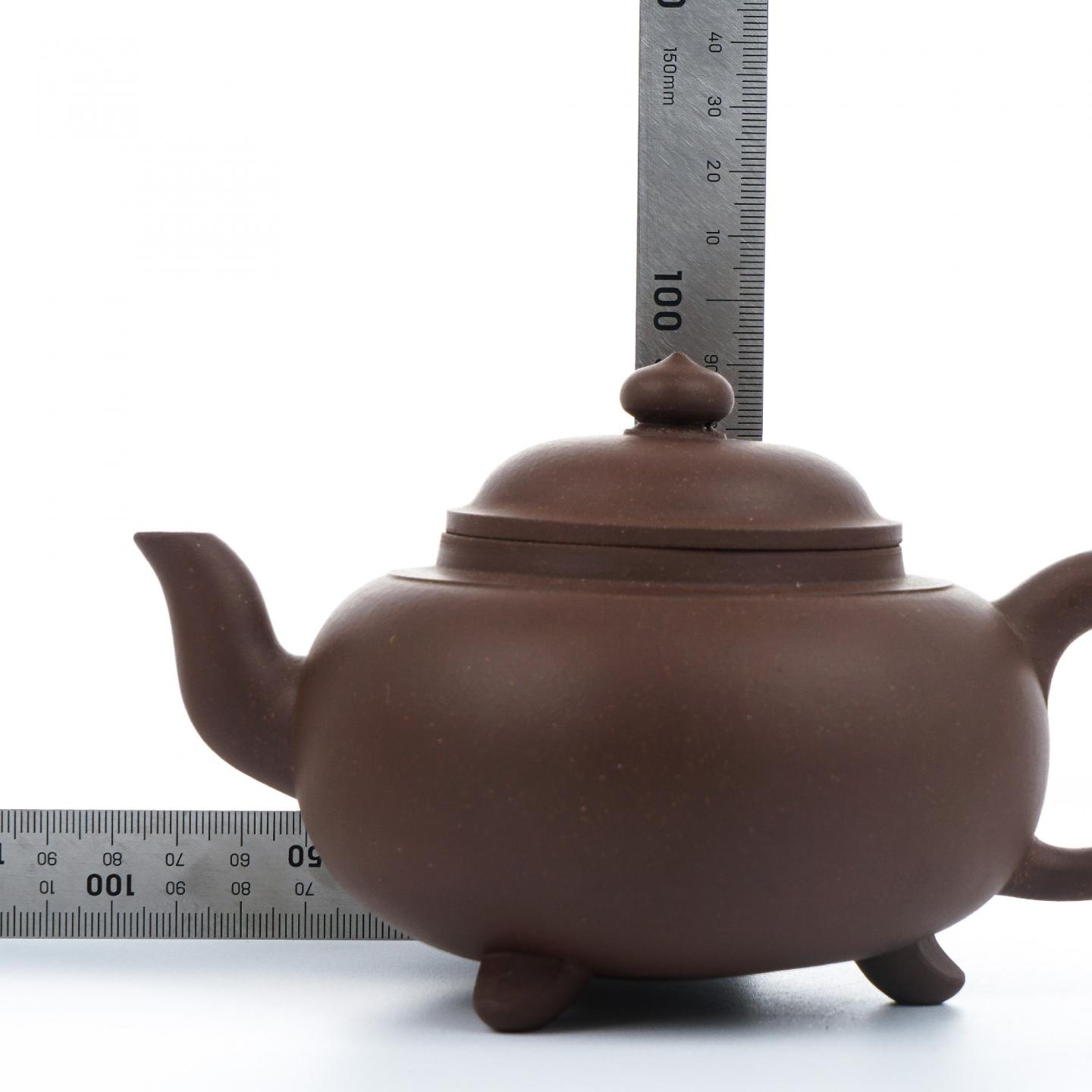 任陶渊 三足鼎炉壶 紫砂壶 约90年代 约360cc 约高92mm