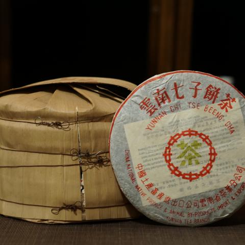 2004年 勐海茶厂 苹果绿印一提 单饼357克，一提2499克