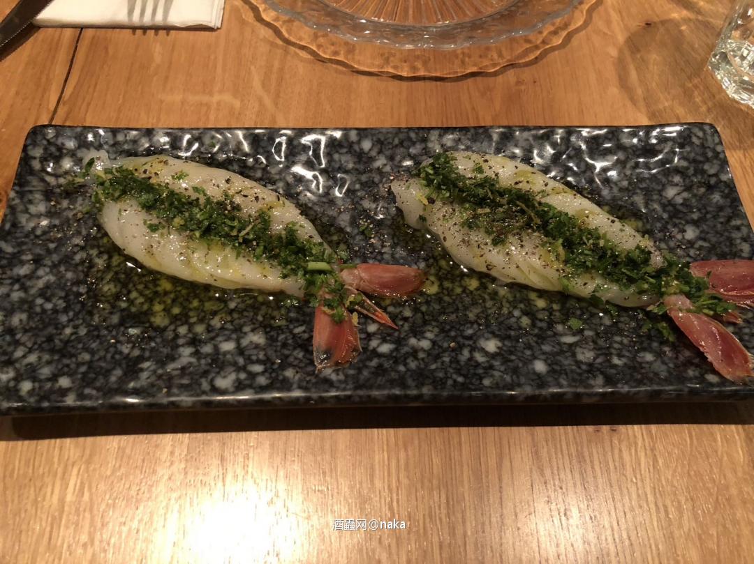 在希腊餐吧小酌几杯