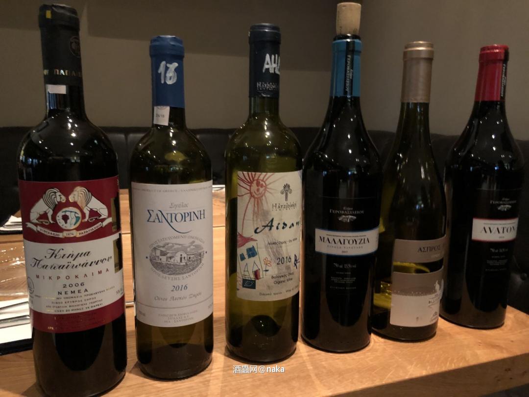 在希腊餐吧小酌几杯