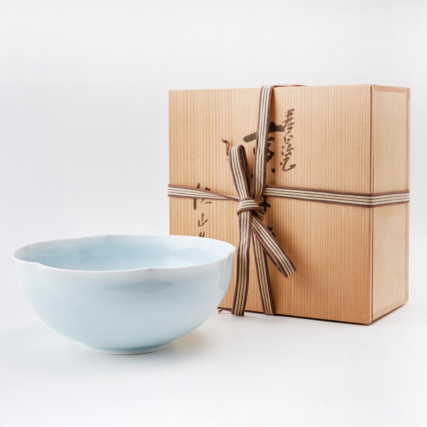 塚本快示｜昭和时期 暗刻缠枝纹青白瓷花口钵