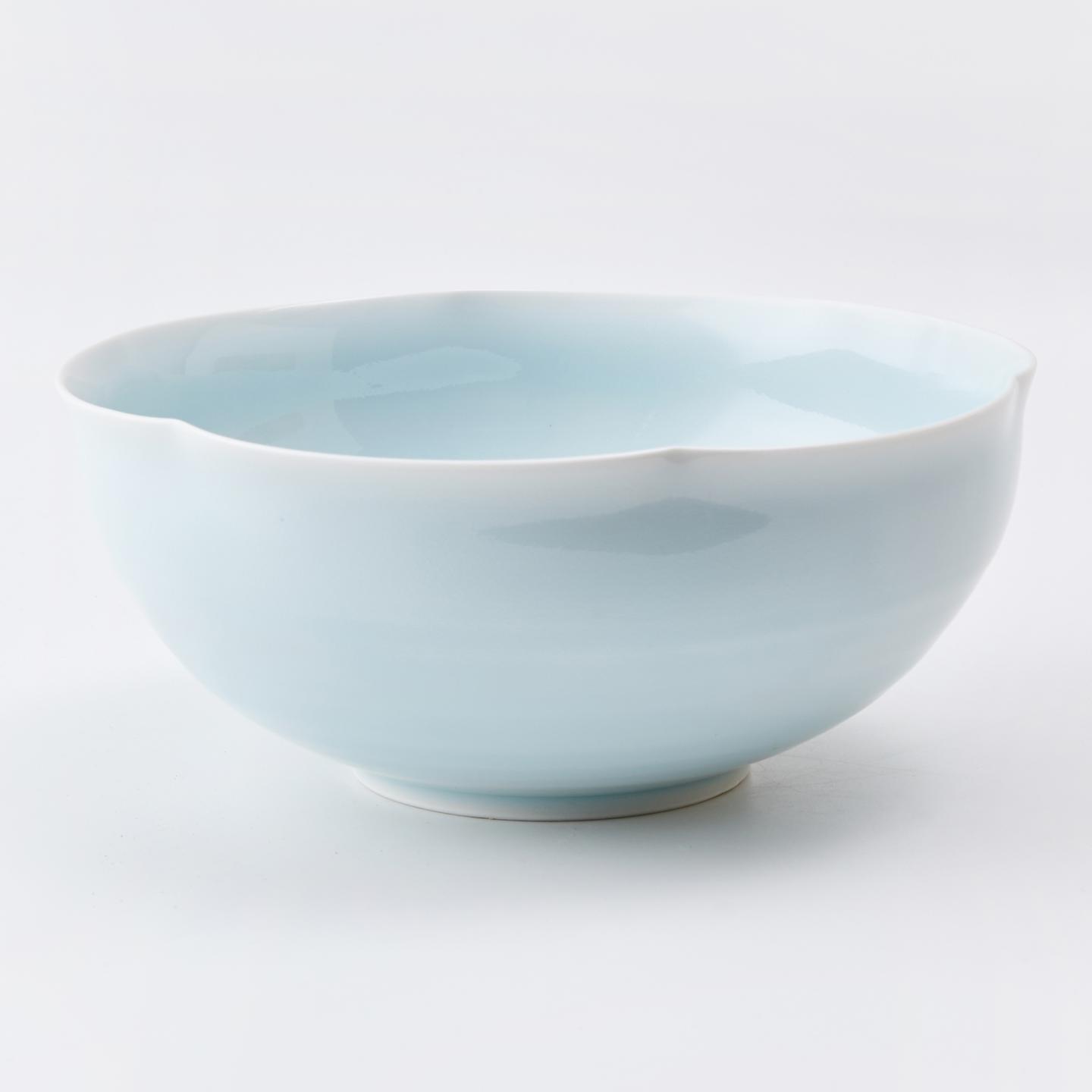 塚本快示｜昭和时期 暗刻缠枝纹青白瓷花口钵